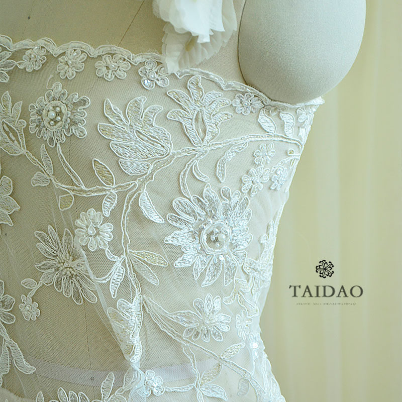 Handmade beaded embroidery European style car strands lace fabric Wedding dress L219 women's clothing lace fabric