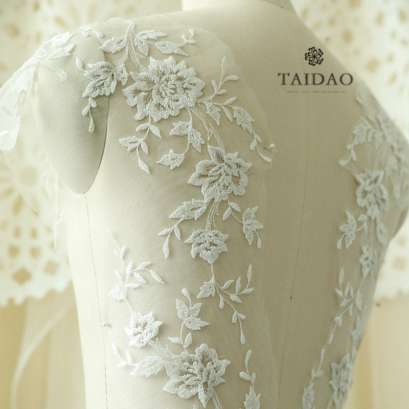 Tai Dao DIY Handmade Accessories Silver Thread Embroidered Lace Lace Lace pair of flowers 872 Bsticks with flower ivory white wedding dresses applie