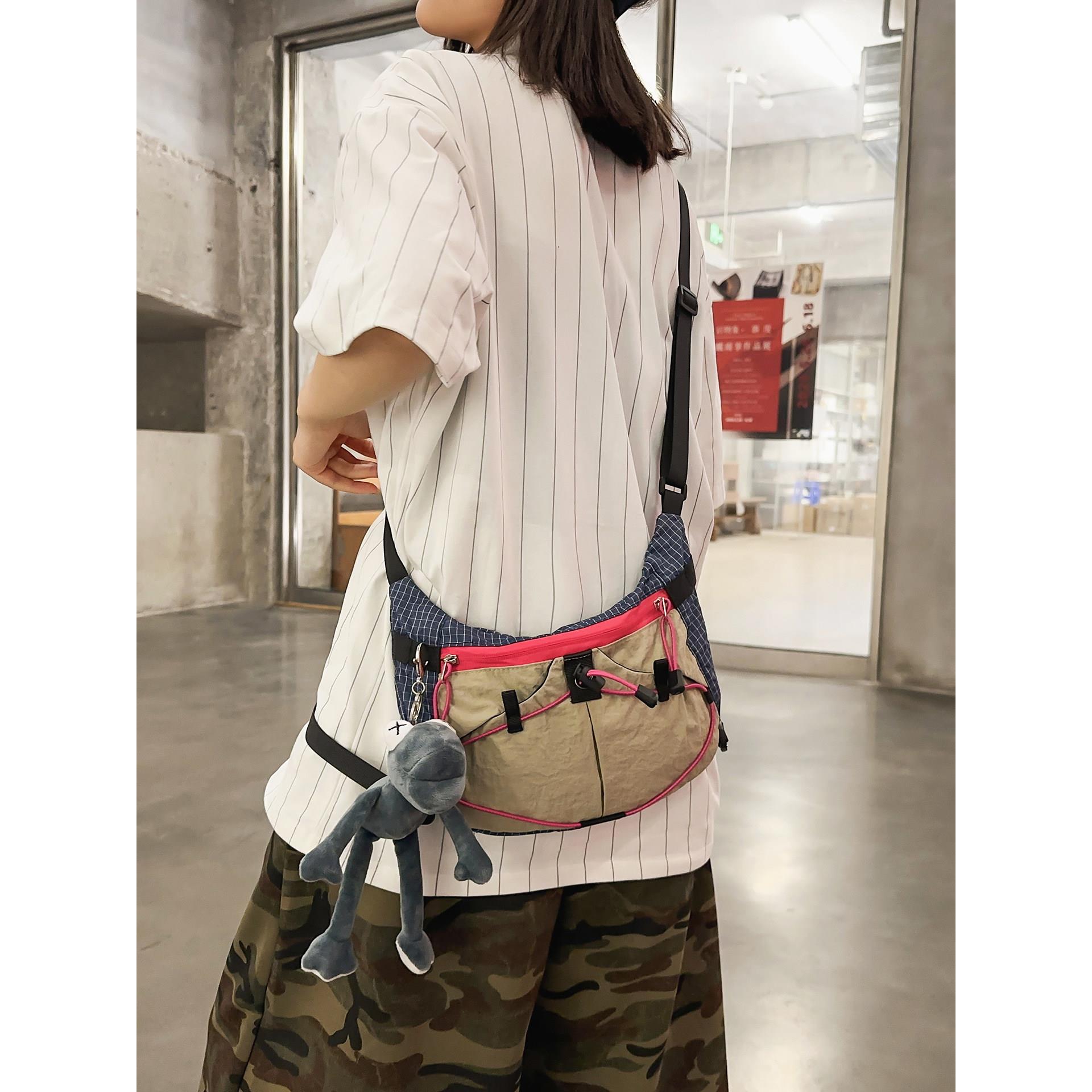 Outdoor workwear casual style small bag for men and women, lightweight waterproof sports cycling crossbody small bag dumpling bag trendy