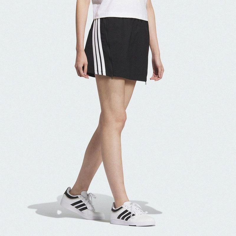 秋天的潮流icon:adidas三条纹裙裤,时尚与舒适并存👗 -运动半身裙-淘宝好物网