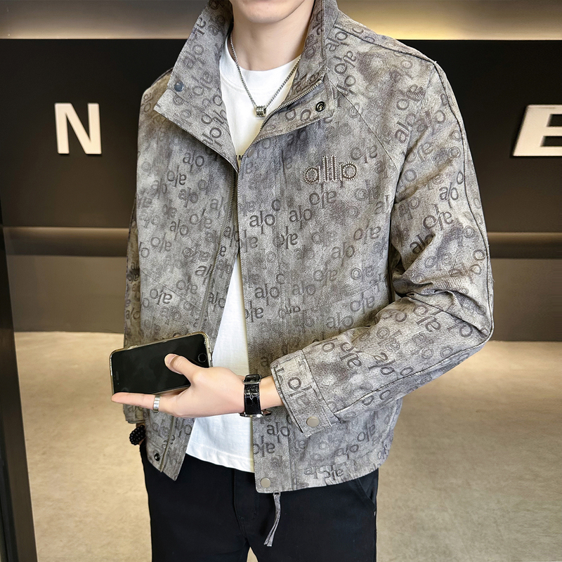 High-End Stand-Collar Printed Jacket for Men, Spring and Autumn 2026 New Style, Casual Versatile Trendy Men's Letter Print Coat High-End Stand-Collar Printed Jacket for Men, Spring and Autumn 2026 New Style, Casual Versatile Trendy Men's Letter Print Coat