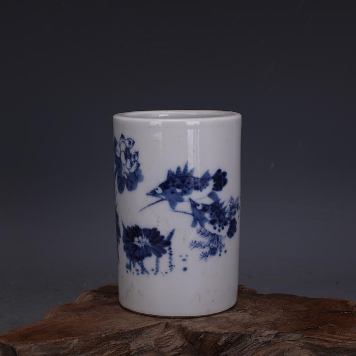 China's Jiangxi Porcelain Industry Company with Green Flowers Fish Algae Grain pen holder Jingdezhen to make old imitation ancient porcelain ancient play collection pendulum