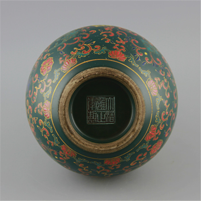 中国　緑釉龍紋大皿　大清雍正年製銘　送料込み0813 A fine molded celadon-glazed 'floral' bowl, Mark and period