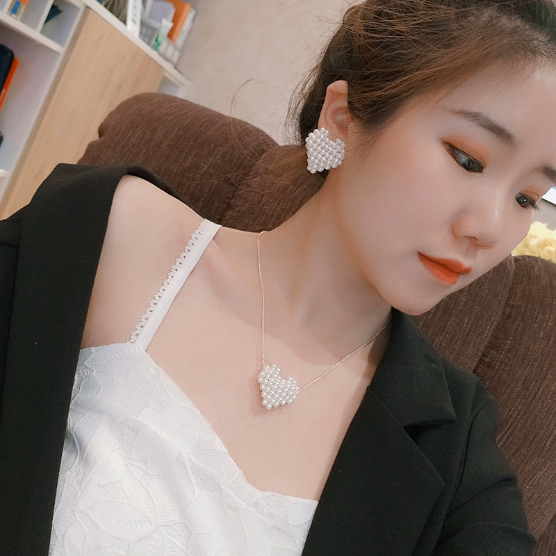 Japanese and Korean net red retro cute geometric heart-shaped pearl earrings necklace sweet peach heart love girl pendant set