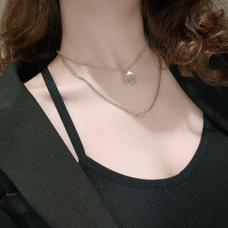 Net red retro old-fashioned niche design double-layer round card necklace Japanese and Korean simple and cold wind collarbone chain neck jewelry