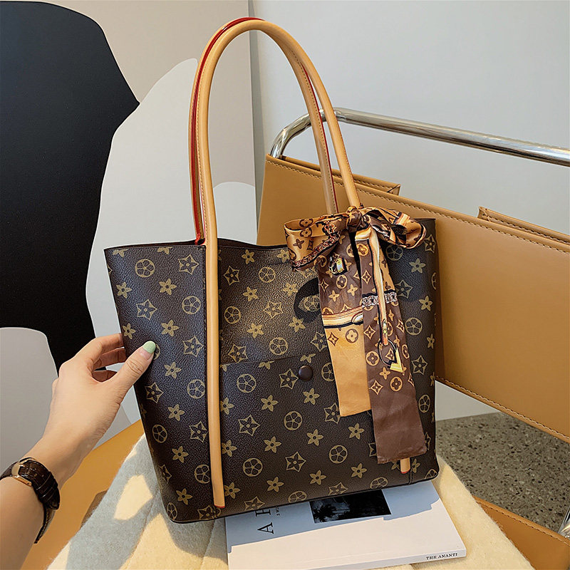 Hong Kong Chao Brand Old Flower Tote Bag Women's 2022 New Single Shoulder Underarm Leather Large Bag Large Capacity Fashion Women's Bag