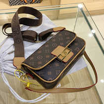 Hong Kong small bag women's 2021 new fashion Joker leather printing shoulder slung broadband small square bag