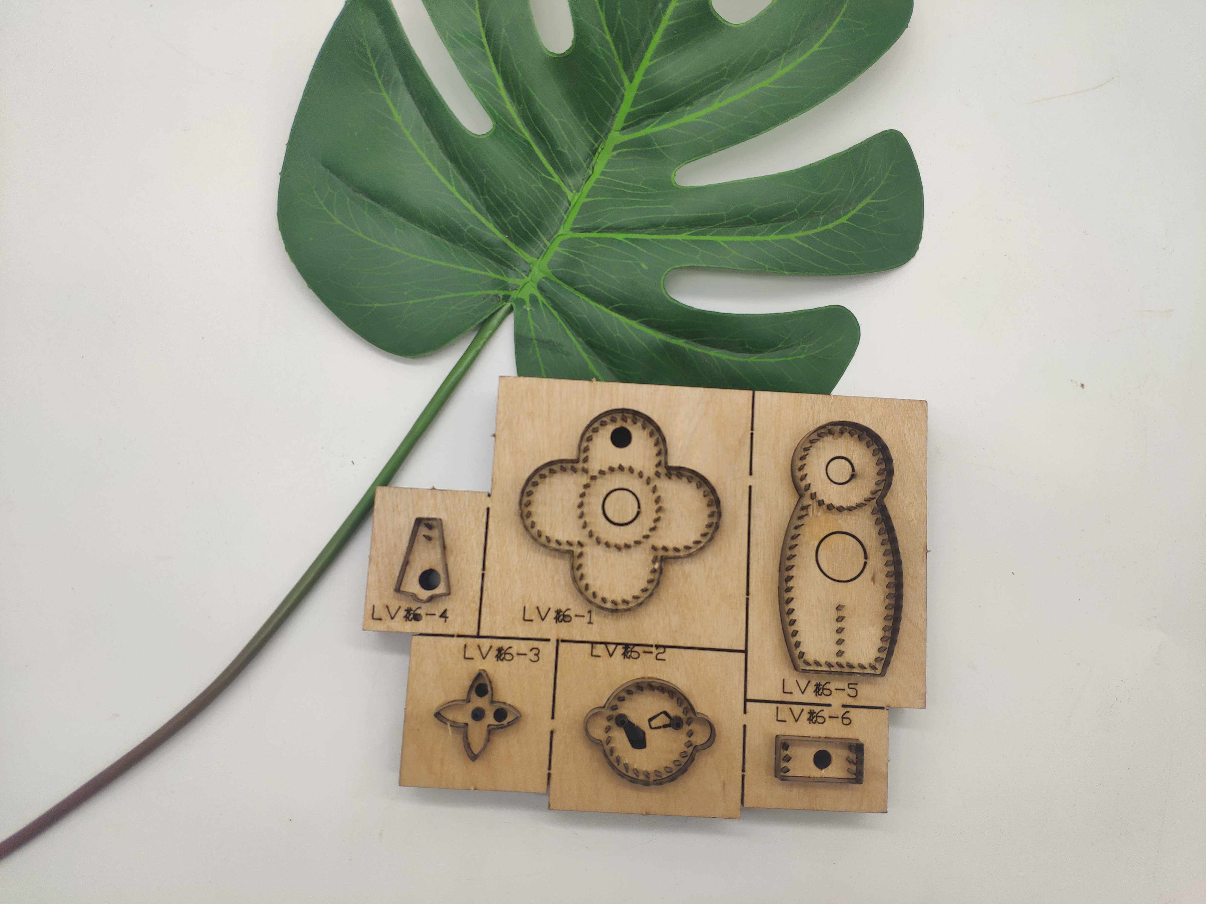 Handmade leather knife mold leather knife mold laser knife mold custom-made L family sun flower pendant knife mold