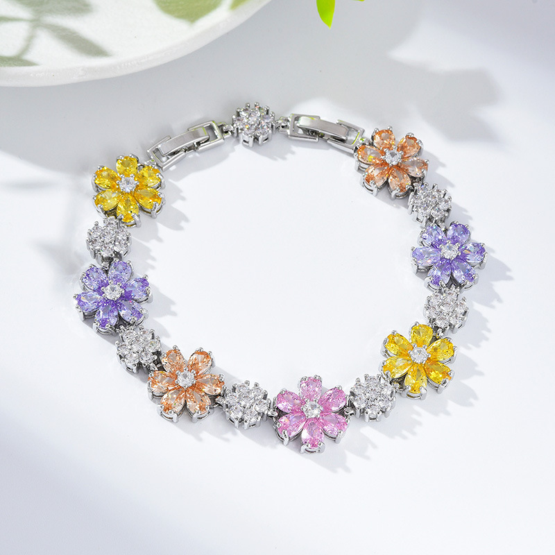 Girls' Luxurious Zircon Bracelet That Won'T Fade, with Inlaid Emeralds, Fashionable Bracelet for Women Girls' Luxurious Zircon Bracelet That Won'T Fade, with Inlaid Emeralds, Fashionable Bracelet for Women