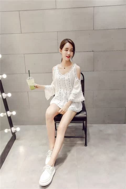 Mùa hè 2016 mới của Hàn Quốc thời trang áo voan lệch vai V-cổ áo blouse hở vai ren - Áo sơ mi chiffon ren sơ mi voan
