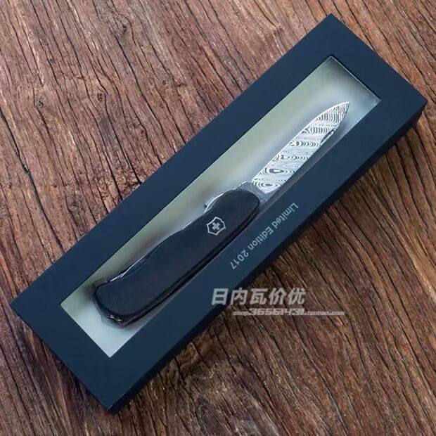 Swiss Army Knife 2017 Damascus Limited Edition 0.8501.J17 mua bộ dao làm bếp