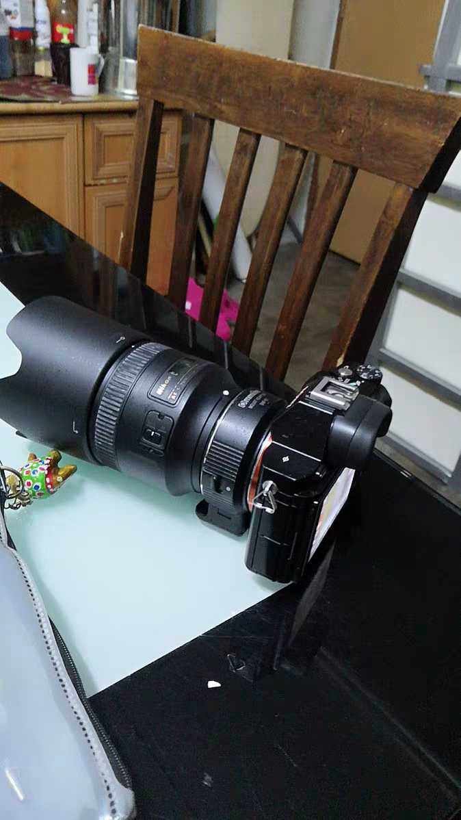 Super domineering Nikon 85 1 8G lens hood 85mm f1 8G can be reversed to replace HB-62 without vignetting