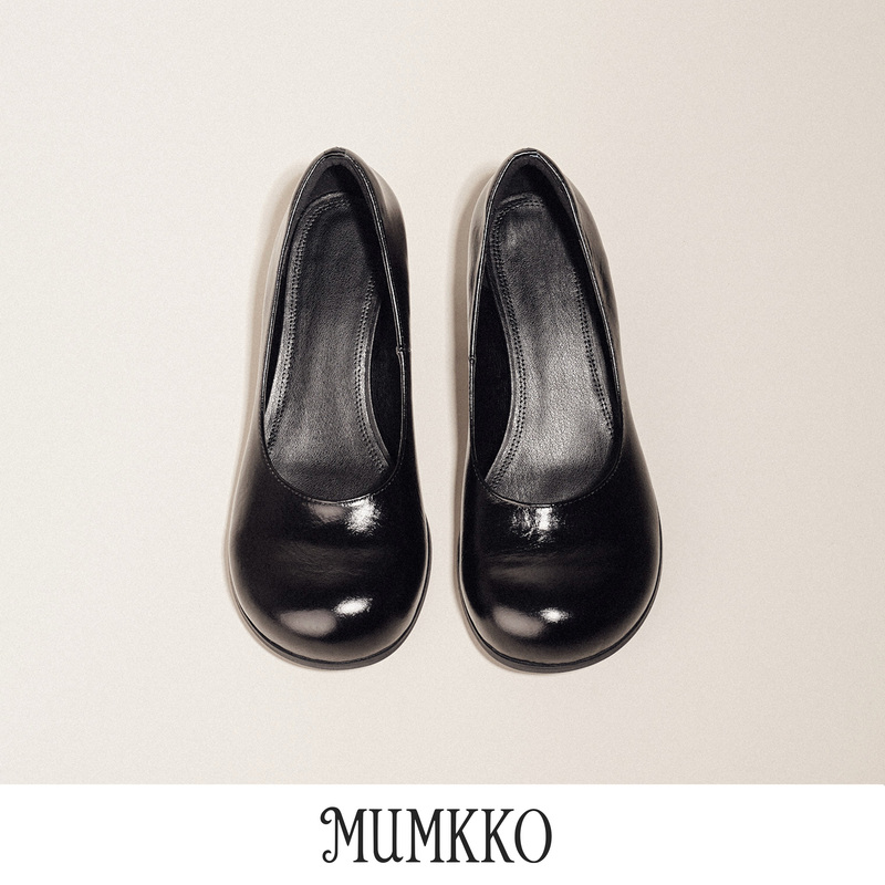 Mumkko Berry Carved Black Pointed Toe Pumps Polished Cowhide High Gloss Soft Special Edition Mumkko Berry Carved Black Pointed Toe Pumps Polished Cowhide High Gloss Soft Special Edition