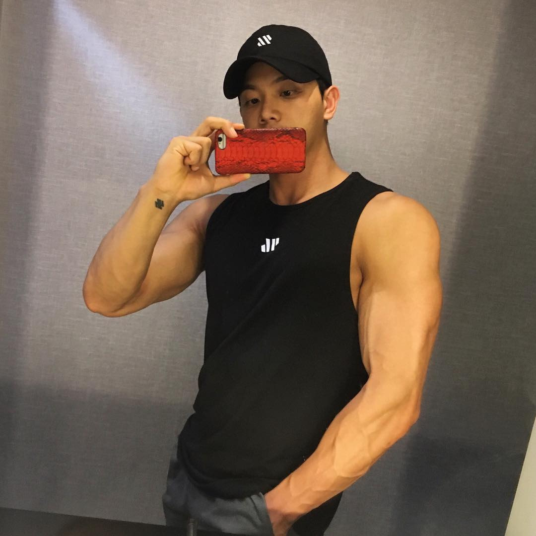 Muscle-type male sibling Summer thin sleeveless T-shirt male net eye cloth Breathable Fitness Training Vest Men Speed Dry Sweatshirt T