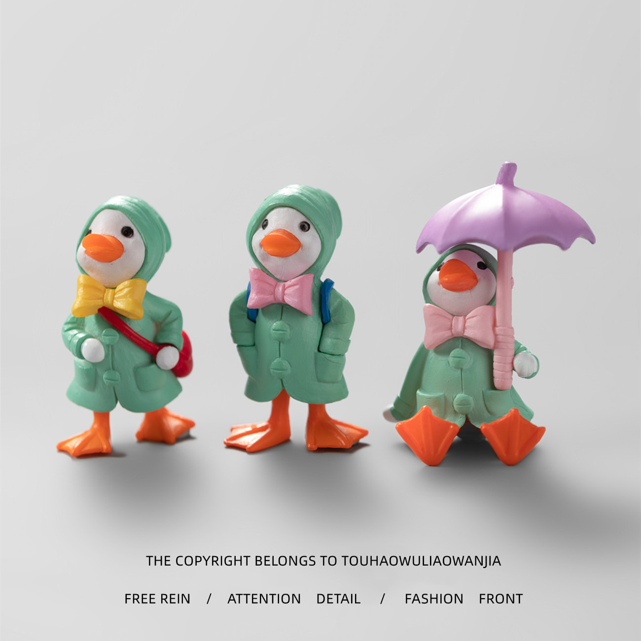 Boring to send Ta set of green raincoat small duck cartoon cute and creative little swing piece gift