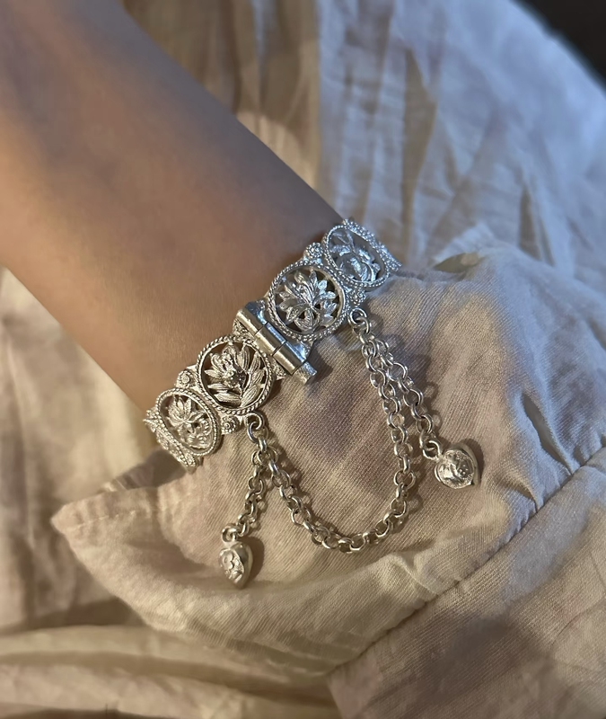Dali Zhangji Original Twelve Flower Window Grilles Cut Out Pure Silver Retro Palace Style Cut Out Carved Bracelet Bracelet for Women Dali Zhangji Original Twelve Flower Window Grilles Cut Out Pure Silver Retro Palace Style Cut Out Carved Bracelet Bracelet for Women