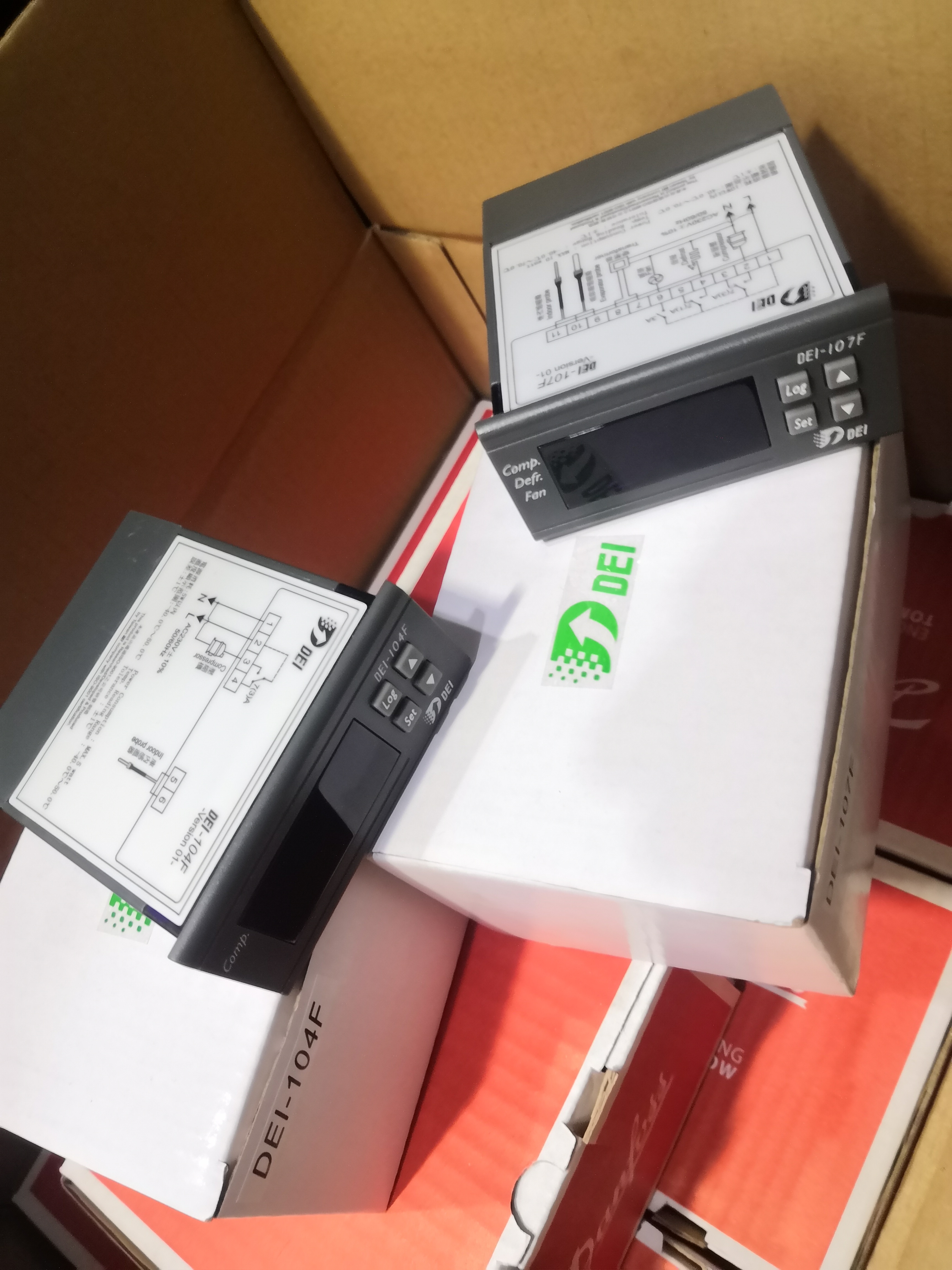 Shanghai Jincheng freezer thermostat refrigerator thermostat DEI107F seafood pool thermostat DEI-104F temperature control