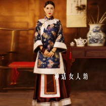 Mythological female costume Xiuhe costume Young lady performance costume Republic of China lady costume Womens stage costume Mansion door