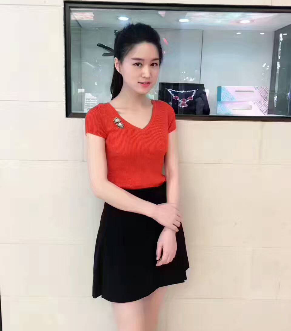 Áo thun nữ cổ chữ V tay ngắn dệt kim lụa mỏng ôm dáng — Màu đen chi tiết 18