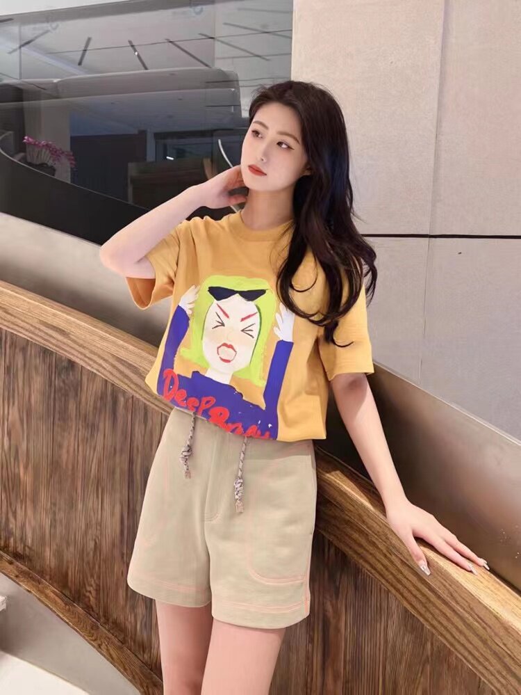 Áo thun nữ cotton dáng rộng in hình chân dung tay ngắn — Màu đen chi tiết 22