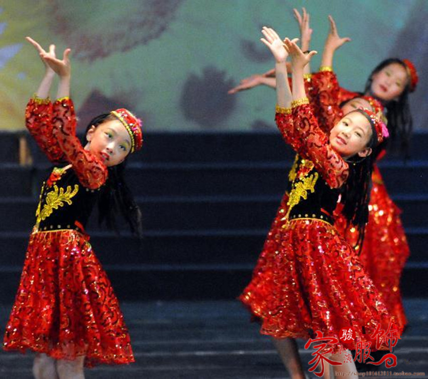 Cô gái mới trẻ em mới Uygur trang phục khiêu vũ trẻ em Tân Cương trang phục trẻ em Tân Cương trang phục dân tộc kinh doanh quần áo trẻ em