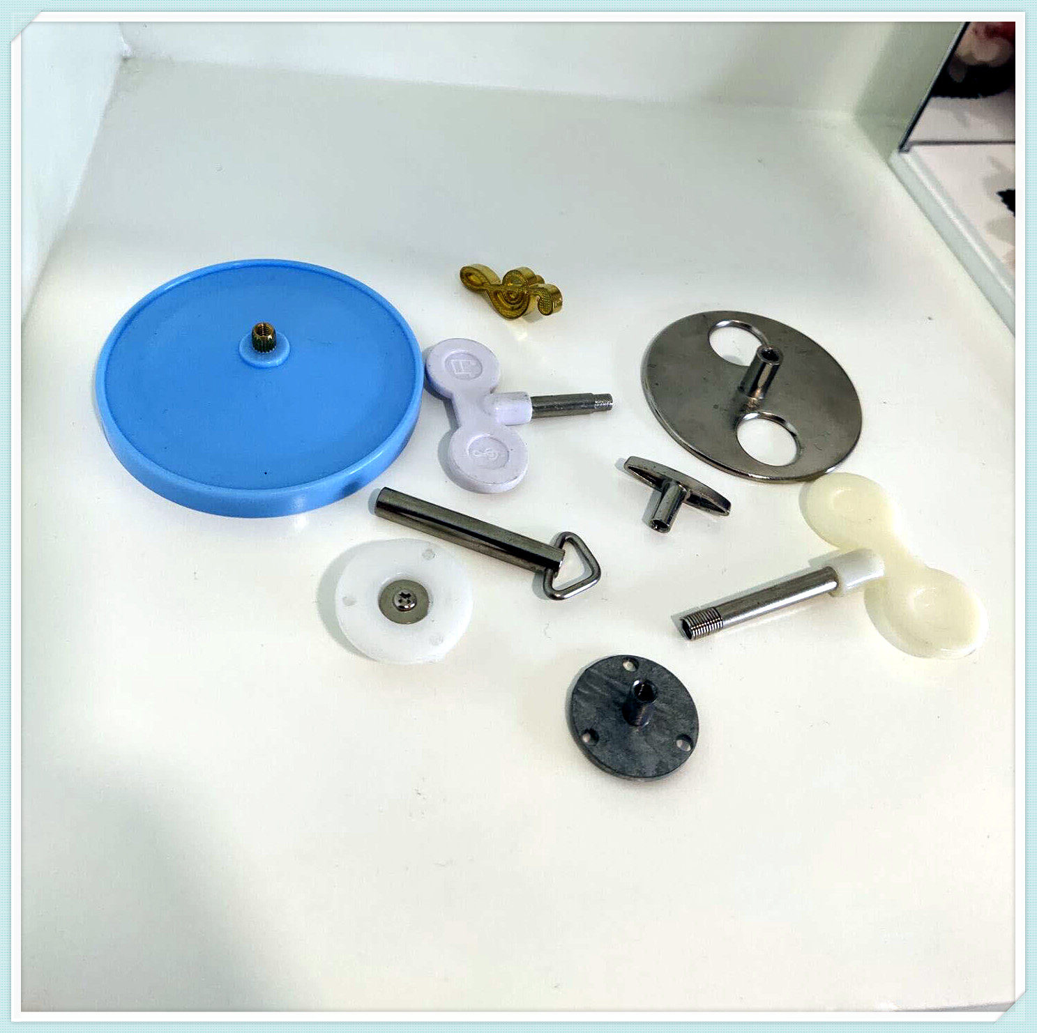Rotary music box music box accessories repair screw base clockwork twist plastic parts, etc.
