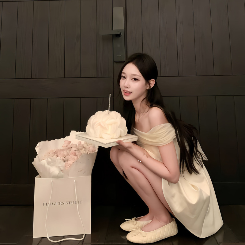 White Off-The-Shoulder Dress for Women, High-End French Style, Elegant Party Dress, Tie-Up Tube Top Birthday Dress