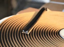 Special flat butyl rubber composite strip for insulating glass groove type heat-bonded composite strip containing aluminum sheet