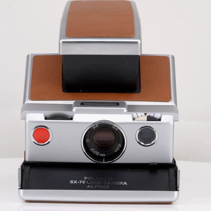 Полі приехал к Полароид SX-70 Alpha1 Love Book Edition чтобы взять изображающую камеру 600 раз