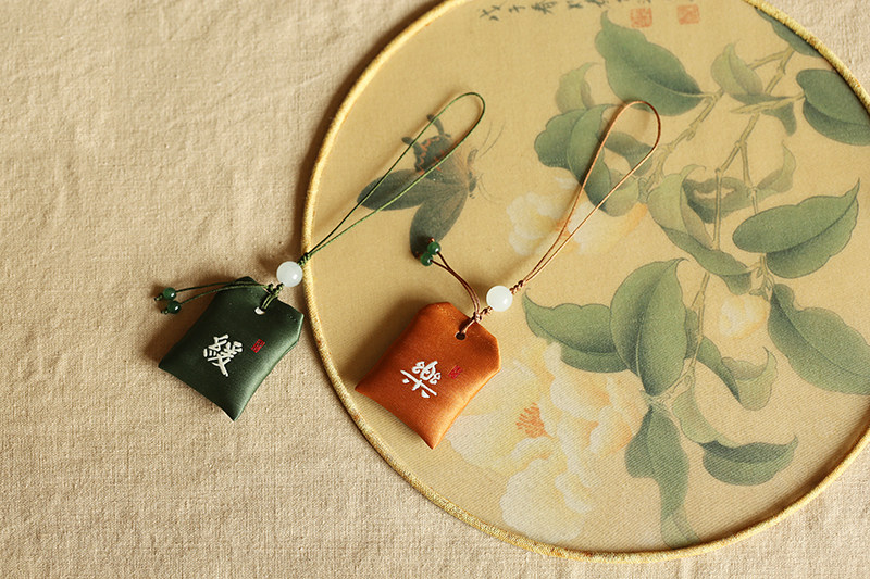 Handmade portable sandalwood sachet embroidery sachet single word blessing Zen retro creative mobile phone small pendant small gift