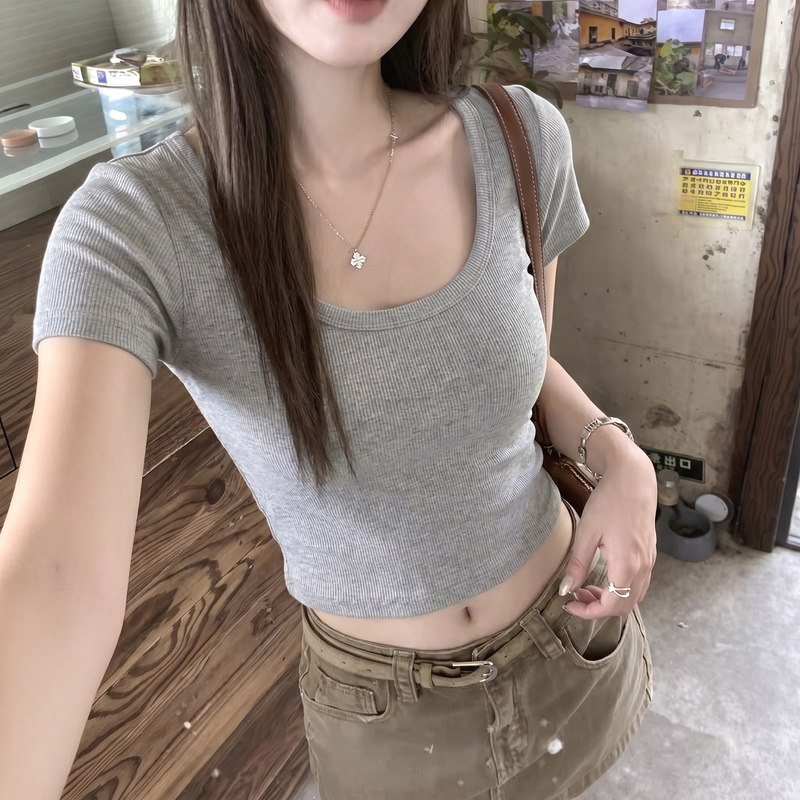 Short U-Neck Gray Short-Sleeve T-Shirt for Women, Summer Wear, Ribbed Knit, High-Waisted, Slim-Fit, Regular Shoulder, Crop Top Short U-Neck Gray Short-Sleeve T-Shirt for Women, Summer Wear, Ribbed Knit, High-Waisted, Slim-Fit, Regular Shoulder, Crop Top