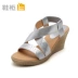 Giày Daphne Daphne Giày mùa hè Sexy rhinestone Dép cao gót Dép không thấm nước Giày nữ sandal nữ đế thấp Sandal