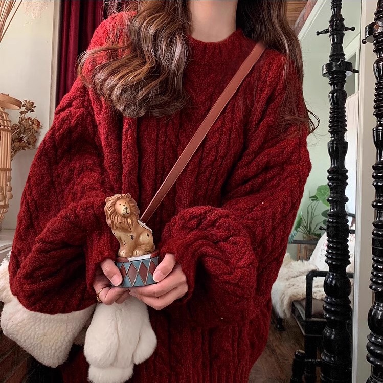 Plus-Size Lazy Thick Round-Neck Loose Wine Red Cable Knit Sweater for Female Students, Versatile for Autumn and Winter Outerwear