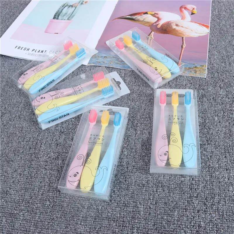 4A2 bristles are soft and not thorny, the brush head is small, and the toothbrush can be flexibly rotated in the baby's mouth