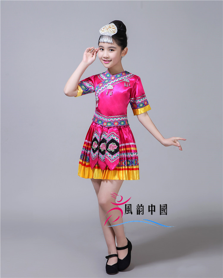 Trẻ em mới Miao trang phục bé gái trang phục phong cách dân tộc Vân Nam dân tộc thiểu số Yi nhảy váy xếp li trrang phục khiêu vũ cho bé