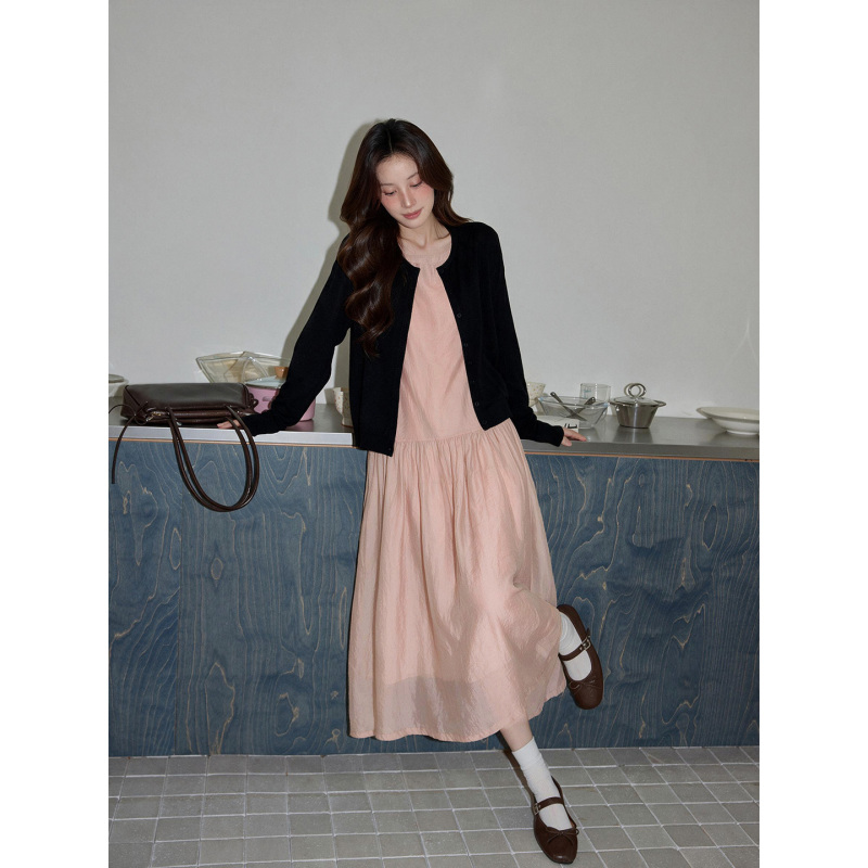 Chaochaojia French-Style Gentle Pink Vest Dress, High-Quality, Relaxed, Slim-Fitting, Elegant Long Dress for Women in Autumn