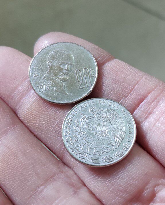 Old coin Mexican 20 cent commemorative coin coin diameter about 20mm year random American collection