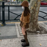 Одиночная короткая юбка