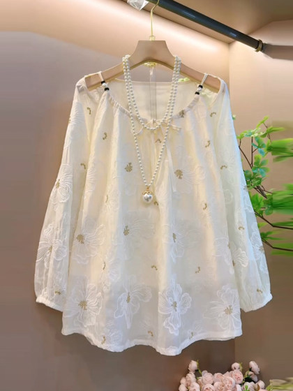 2025春季新款复古轻熟风女人衫大码女装胖MM镂空设计刺绣花朵上衣