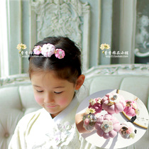 North Korean hair adorned childrens ethnic Korean Korean Korean conserved female head decorated with hanfu New Years Eve Hoop Flowers for a photo performance
