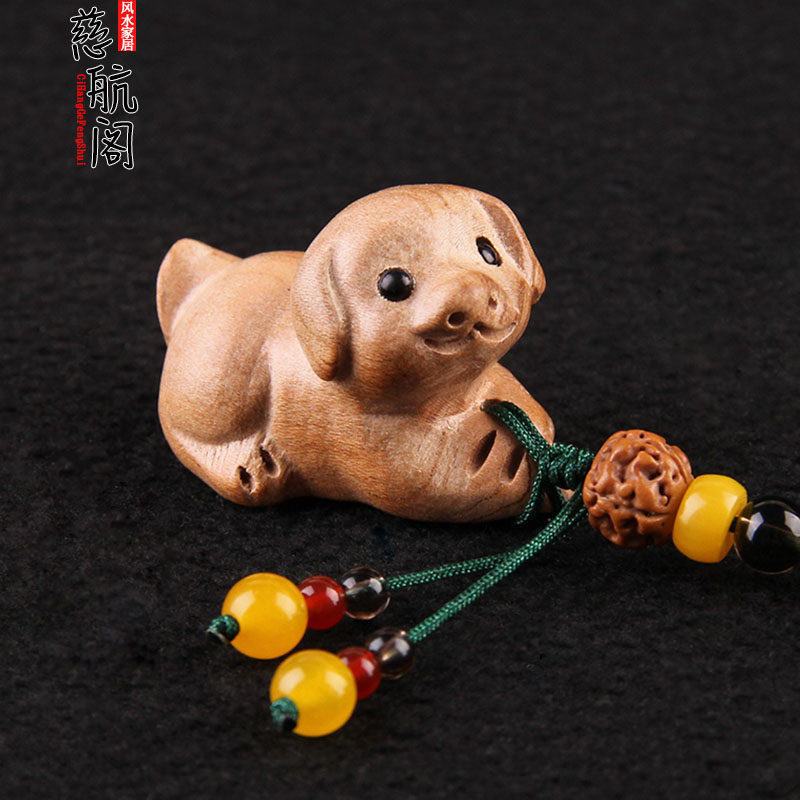 Taishan Cihang Ge peach wood dog keychain Peach Wood zodiac small dog pendant pendant Paint dog pendant