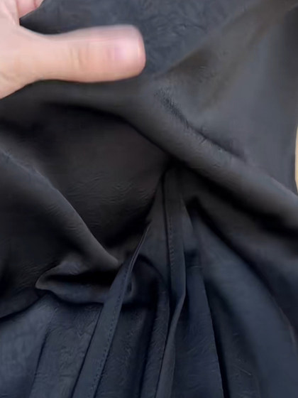 大码春季新款休闲缎面半身裙开叉A字裙黑色胖mm垂感松紧中长裙子