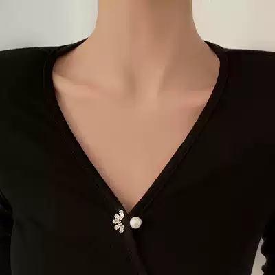 Shirt clothes pearl buckle invisible nail buckle shirt anti-light small dark buckle brooch female seam-free anti-leak artifact summer