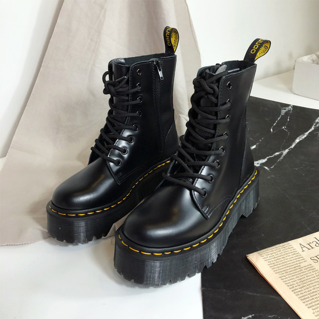 2024 spring new style versatile Internet celebrity handsome motorcycle thick-soled high-top Martin boots for women British style heightening short boots trend