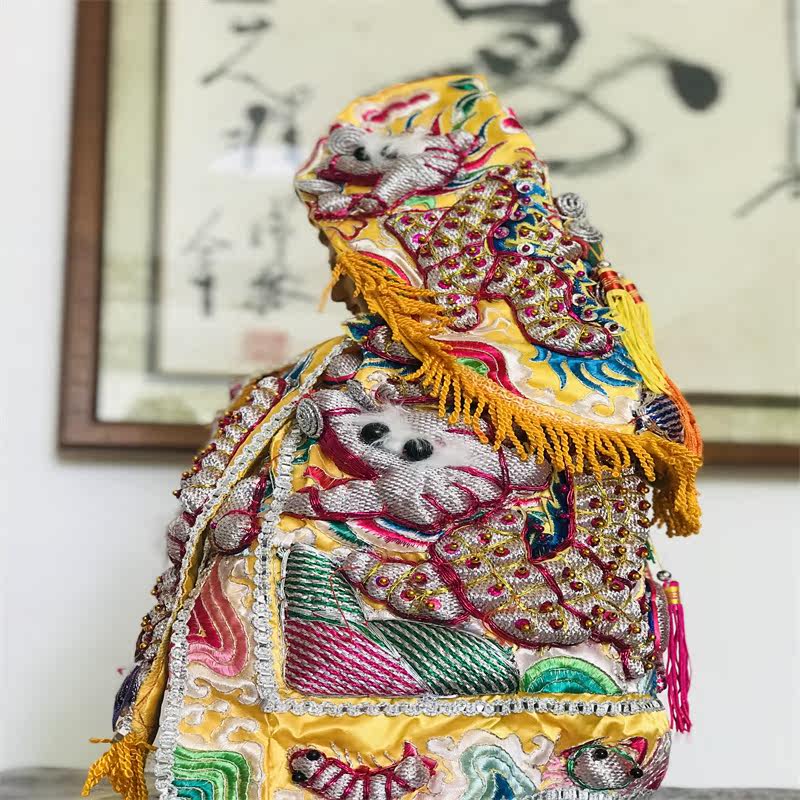 Handmade embroidery deities The Beatles Clown Dragon Robe Boutique the Yellow Bottom White Bottom White Bottom Special Edition boutique 16-inch Statue