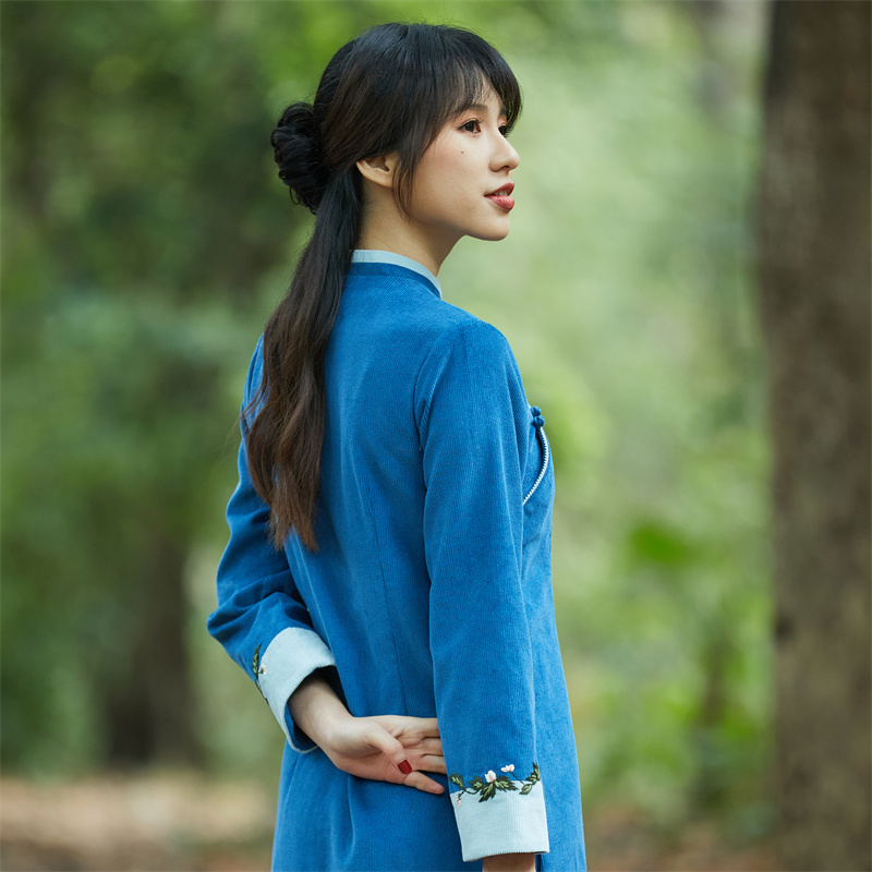 Nurse uniform, corduroy keep warm cheongsam, demi-season quilted genuine down jacket, with embroidery, Chinese style Nurse uniform, corduroy keep warm cheongsam, demi-season quilted genuine down jacket, with embroidery, Chinese style