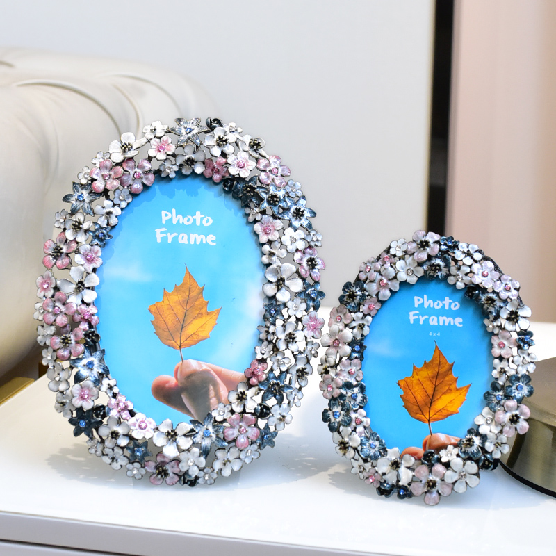 Wedding Engagement Gift Eu Style Light Lavish Enamel Creative Photo Frame Swing Table Beauty Style Tabletop Wedding photo frame swing piece