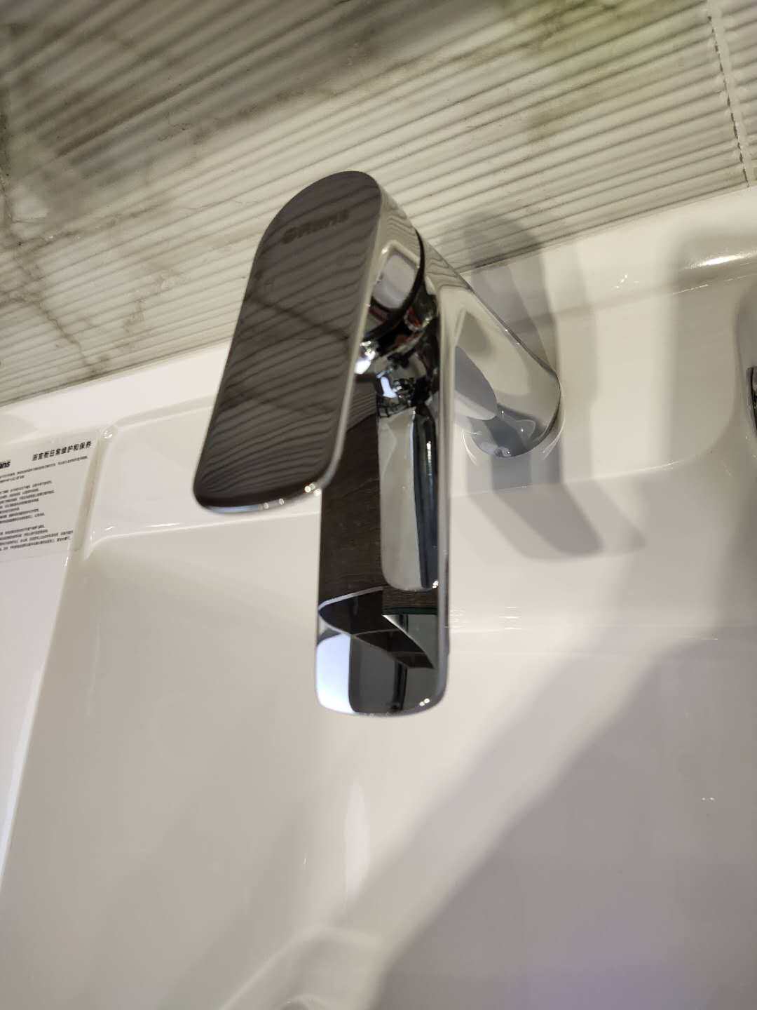 The EuroLiza fixed the tap for the road.