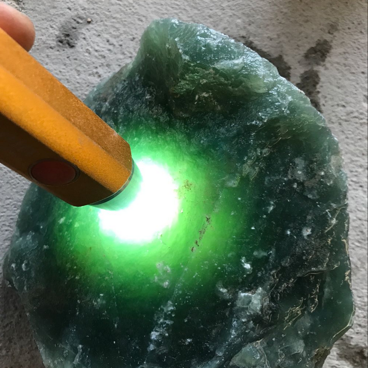[USD 20.13] Jade raw stone pure natural jade 180 woolen scrap carving