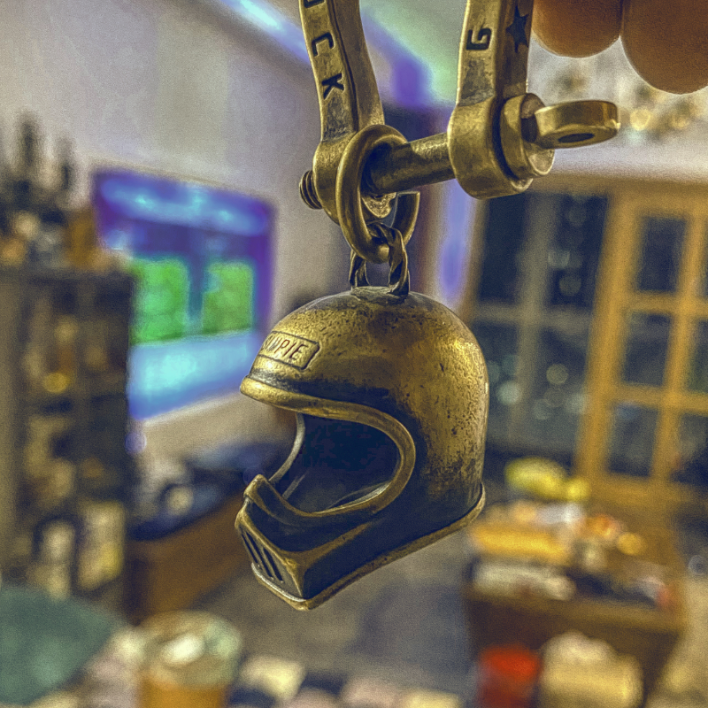 Mix retro MOTO3 small helmet pendant motorcycle keychain Simpson locomotive Harley brass locomotive pendant